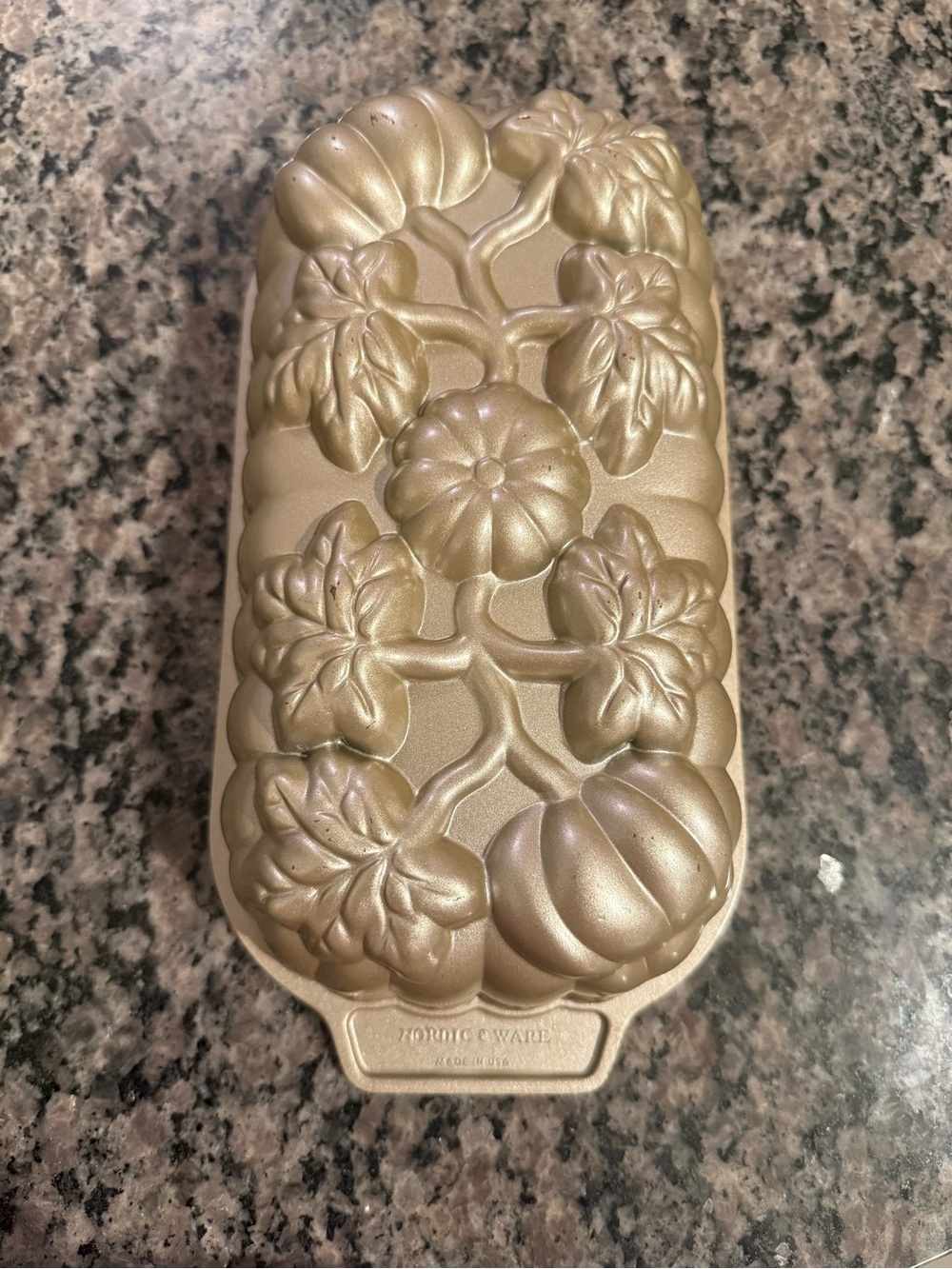 Nordic Ware Botanical Pumpkin Loaf Pan – Gold Fall Bakeware
